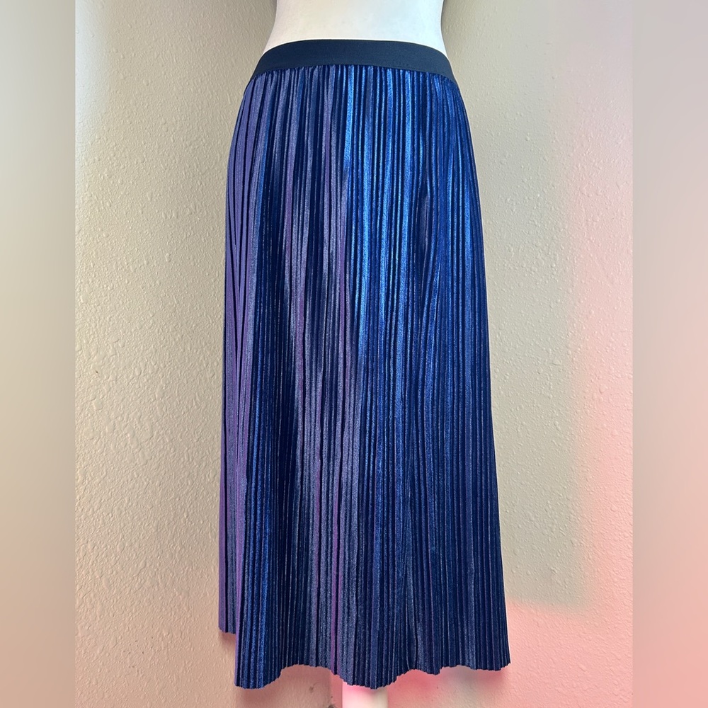 Free press skirt
